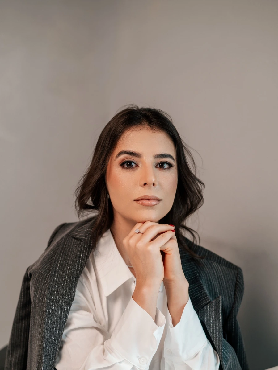 Dra. Bárbara Sifuentes, advogada associada